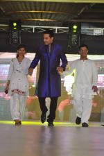 Sudhanshu Pandey walk the ramp at Umeed-Ek Koshish charitable fashion show in Leela hotel on 9th Nov 2012.1 (43).JPG